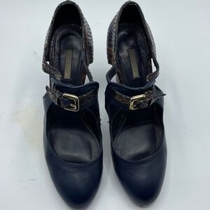 Uterque High Heels, Size -US 8/EU 39 Color- Blue. Good Condition.